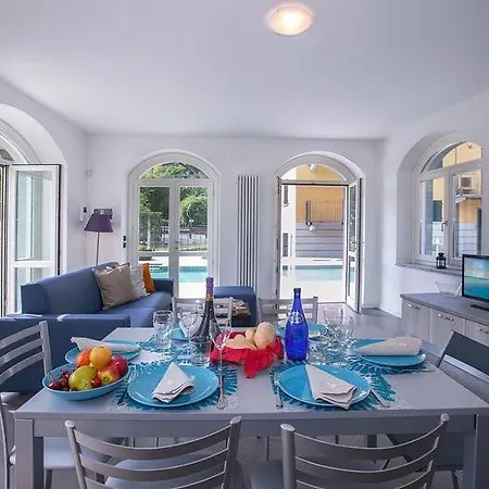 Uno Pool Side Hébergement de vacances *