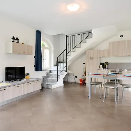 Дом отдыха Uno Pool Side